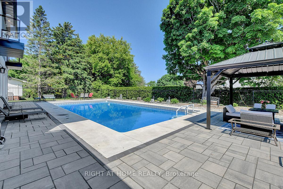 25 Bren Maur Road