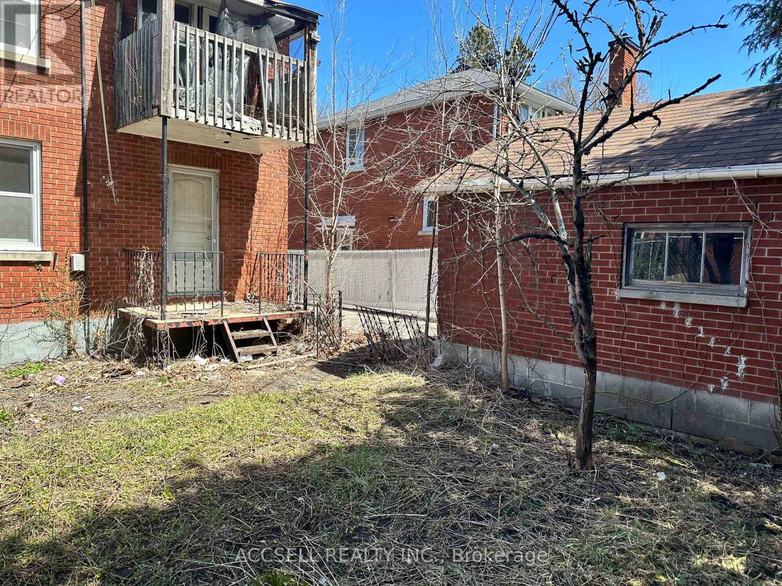 1122 Aldea Avenue