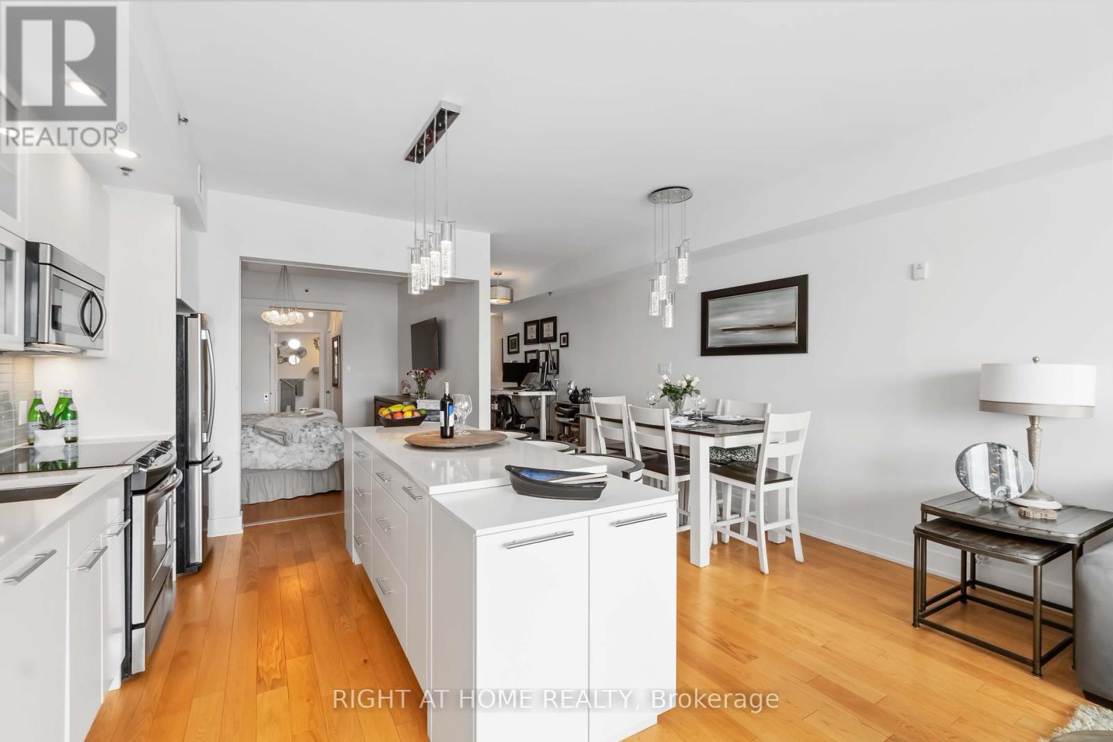 501 - 98 Richmond Road