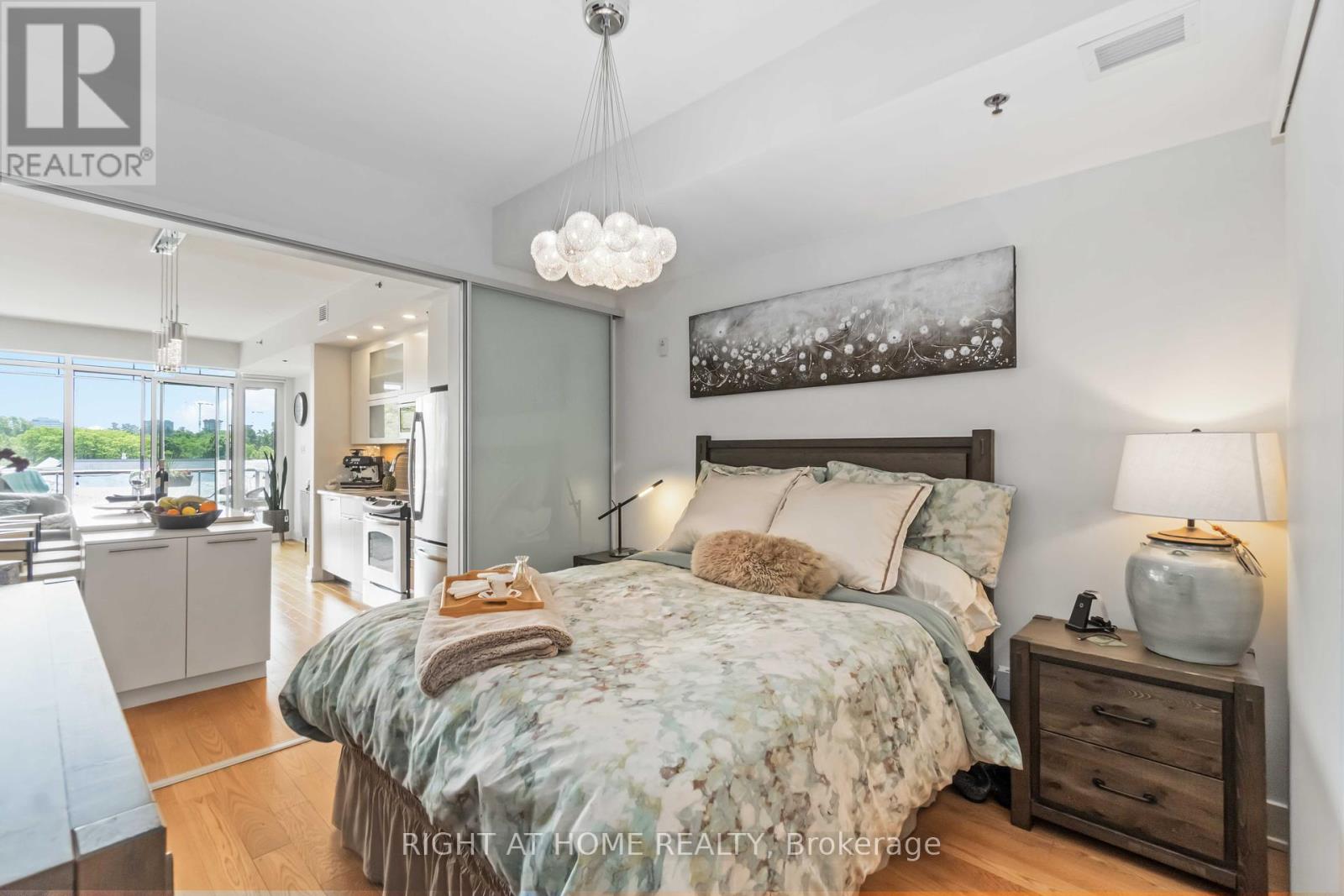 501 - 98 Richmond Road
