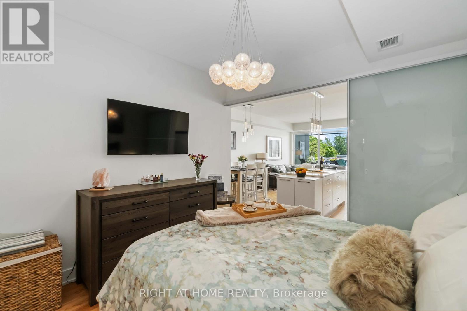 501 - 98 Richmond Road
