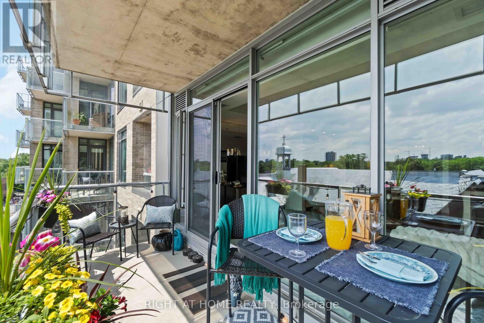 501 - 98 Richmond Road