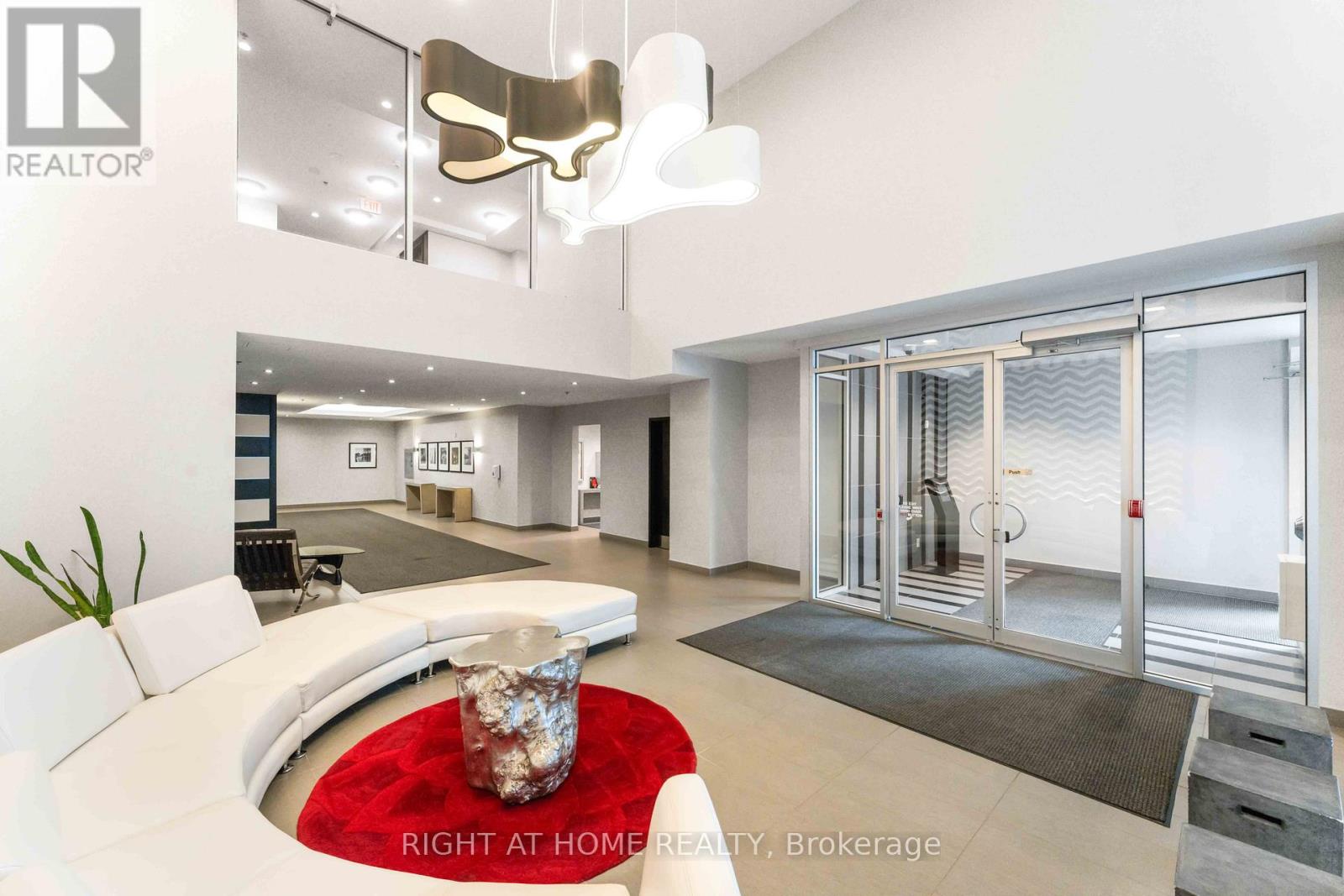 501 - 98 Richmond Road