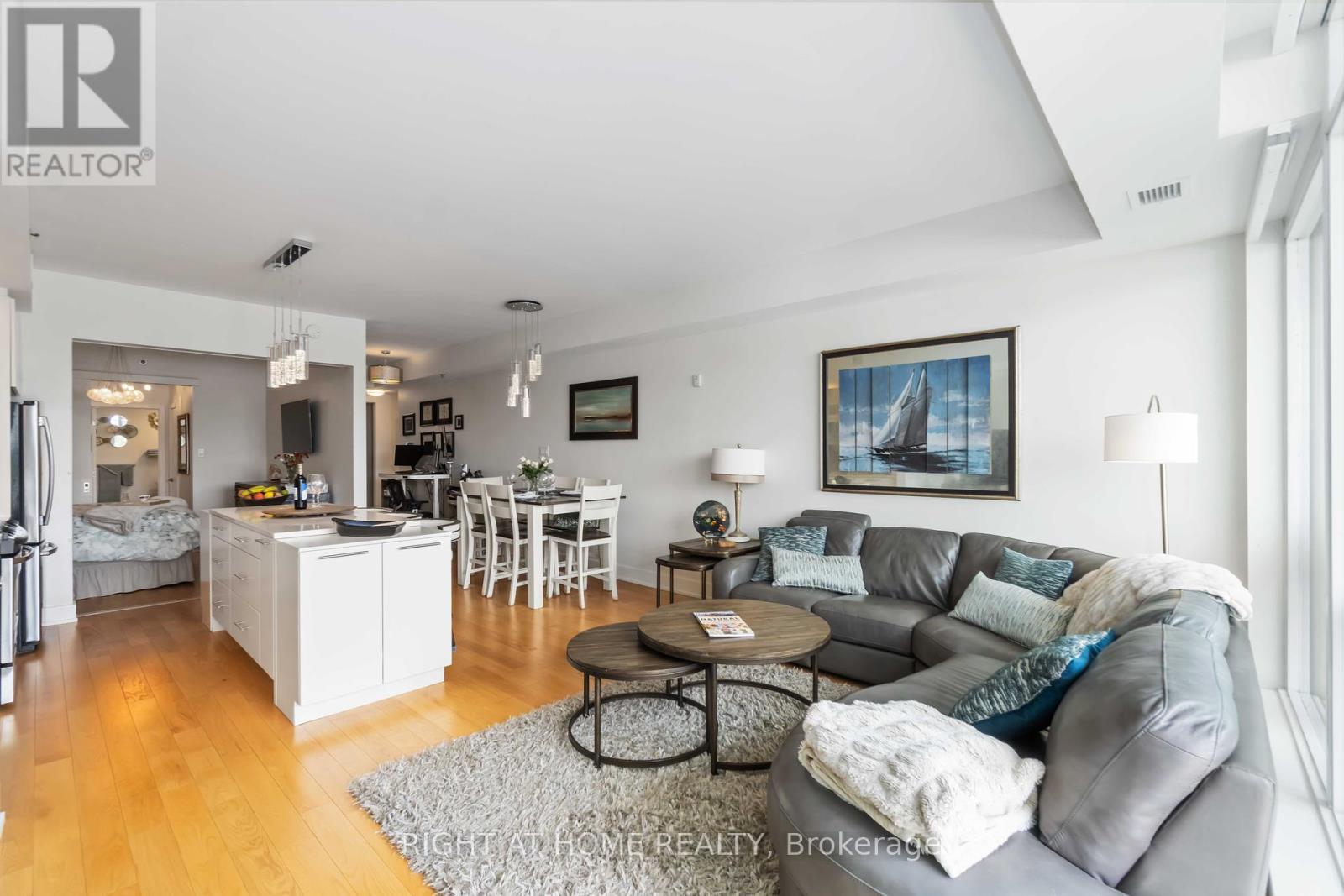 501 - 98 Richmond Road