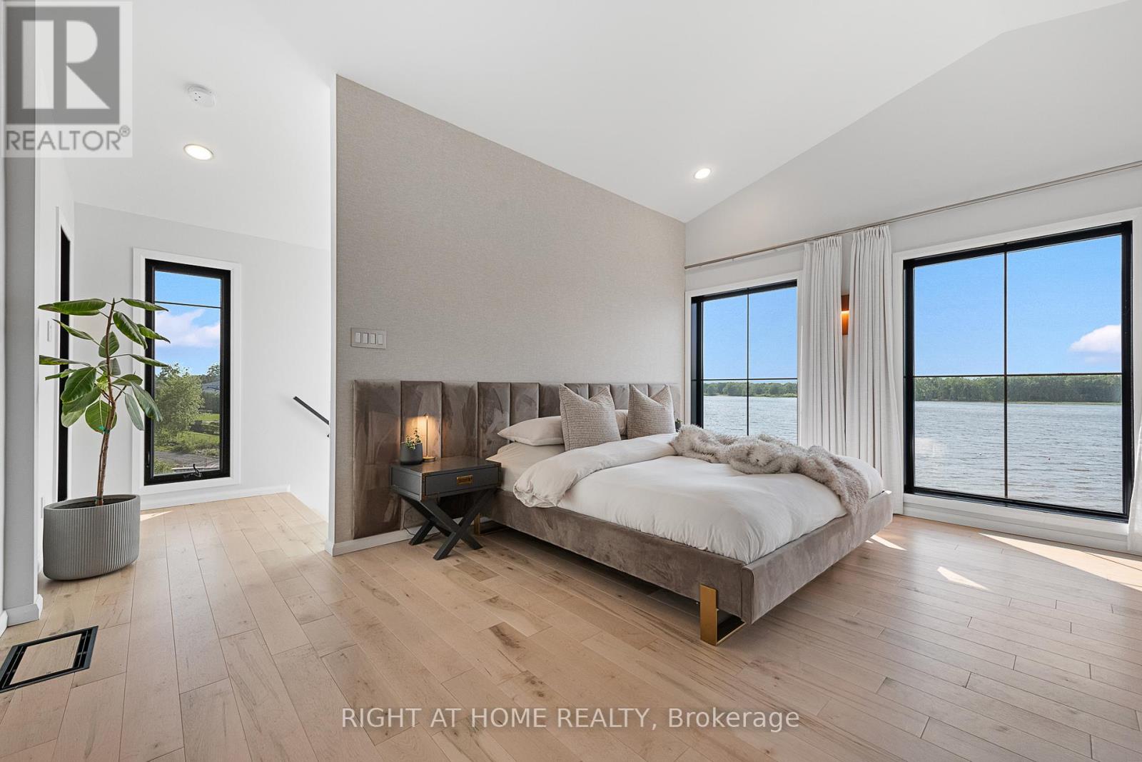 2120 Du Chateau Avenue