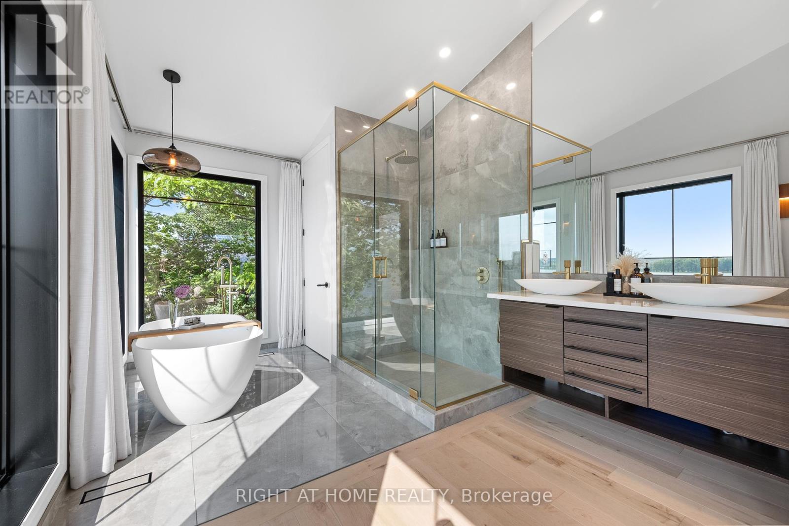 2120 Du Chateau Avenue