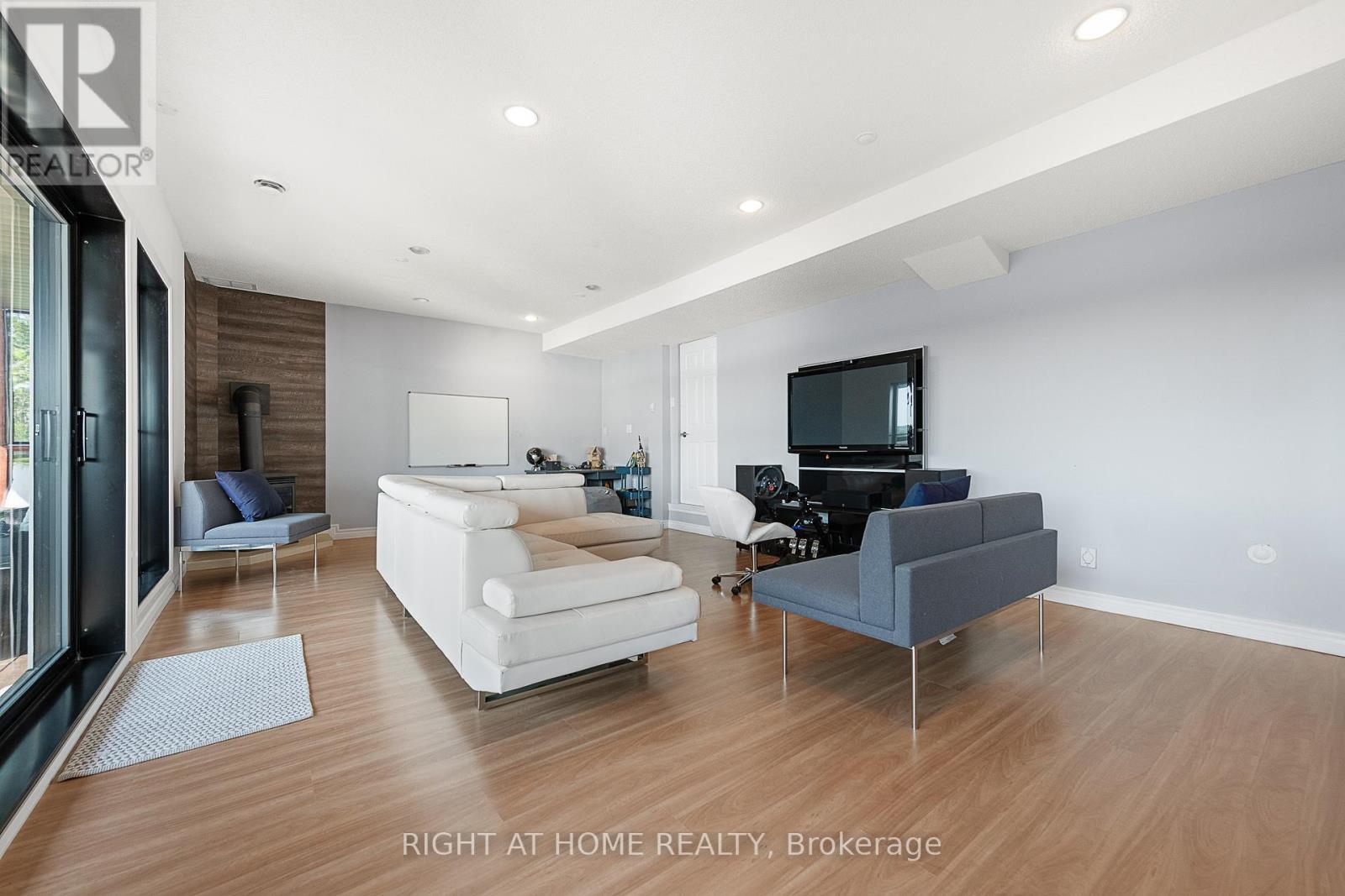 2120 Du Chateau Avenue