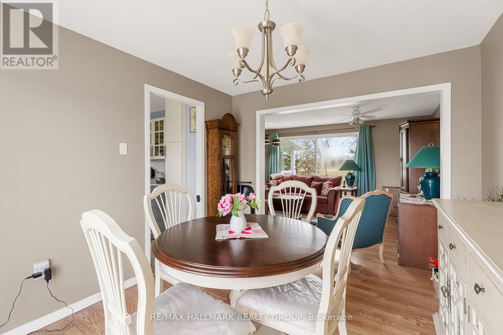 3756 Dunrobin Road