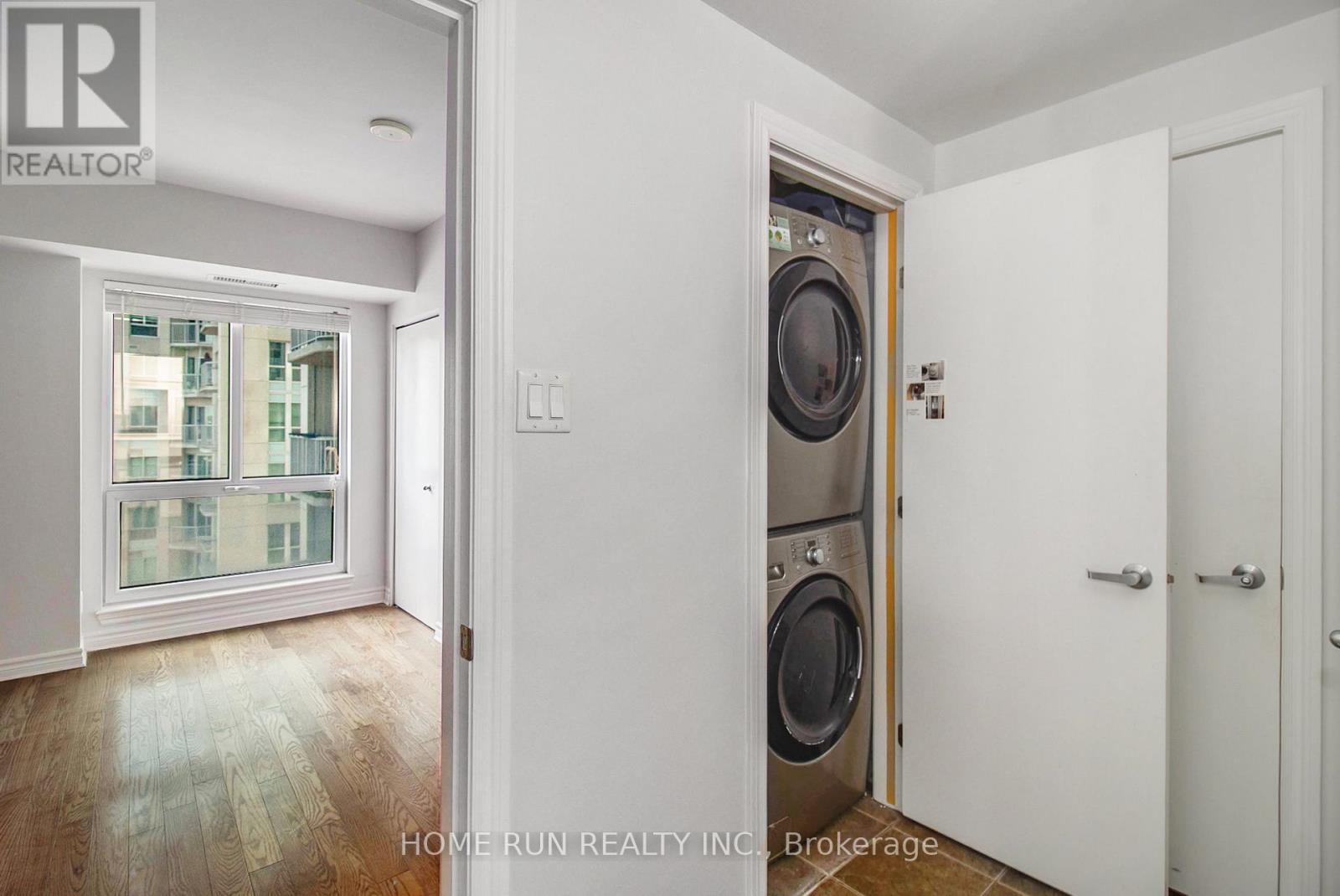 1211 - 234 Rideau Street