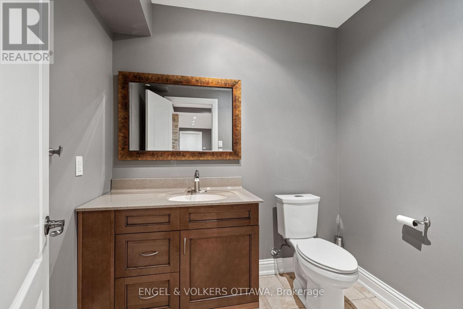 5800 Queenscourt Crescent