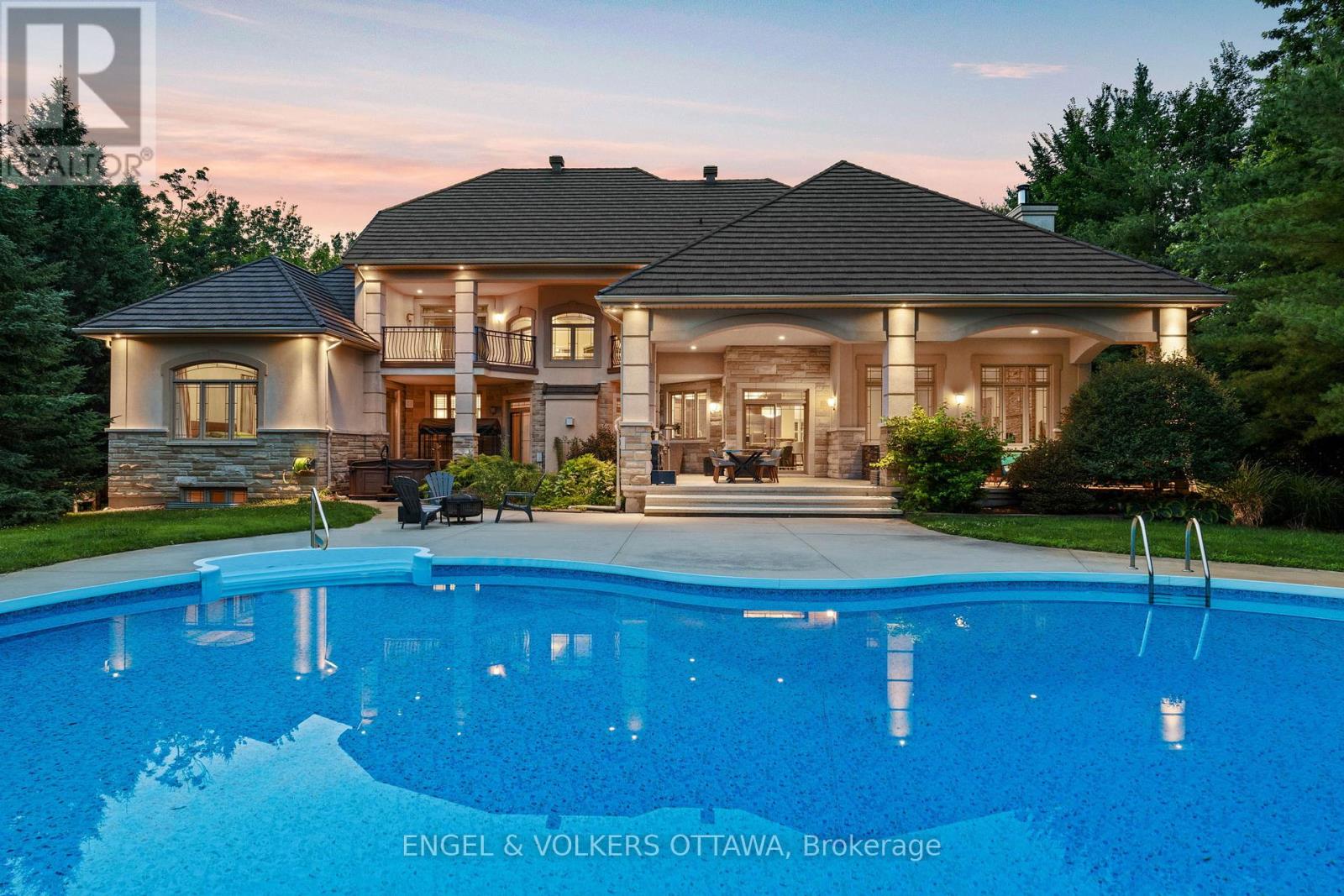 5800 Queenscourt Crescent