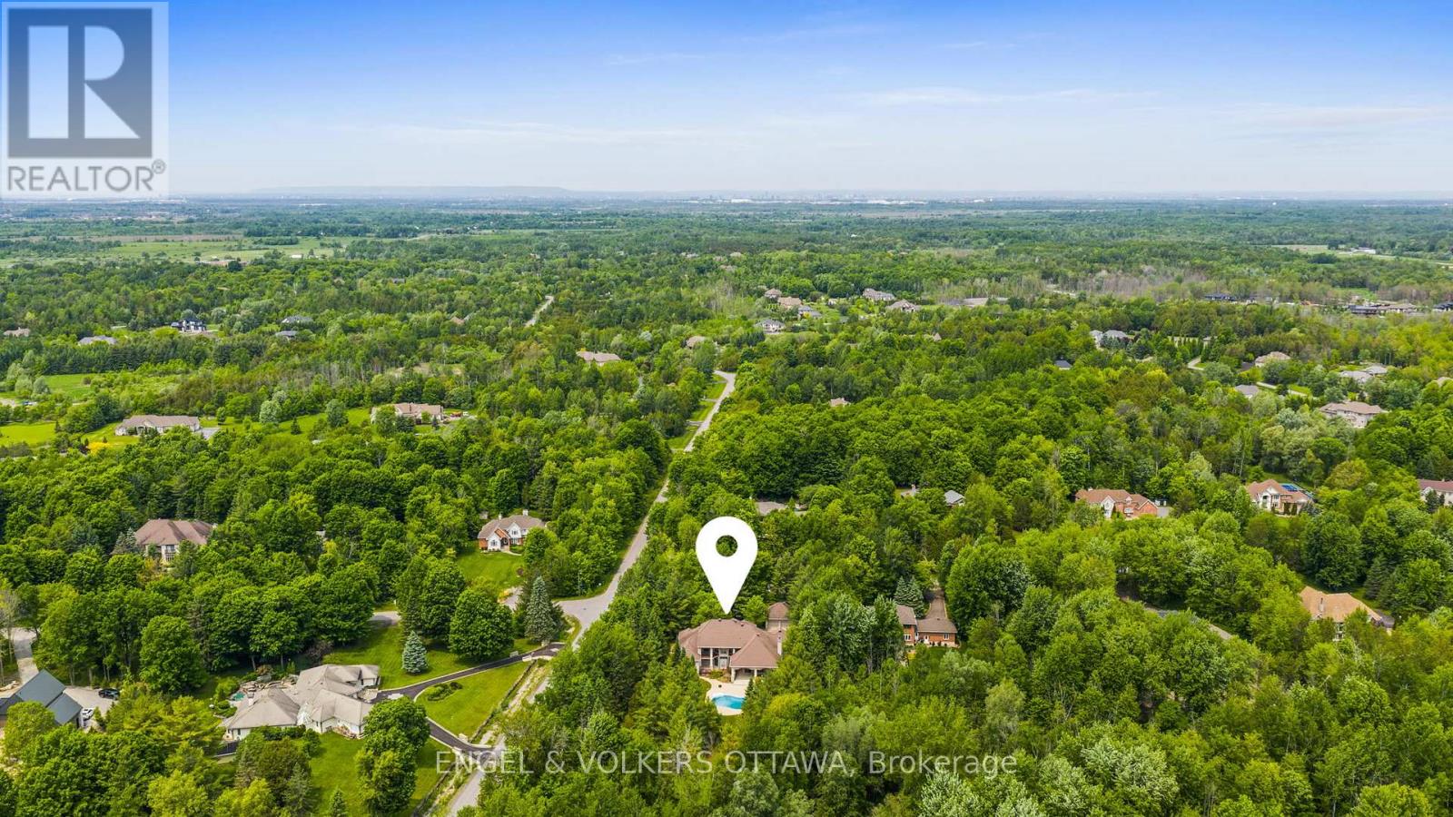 5800 Queenscourt Crescent