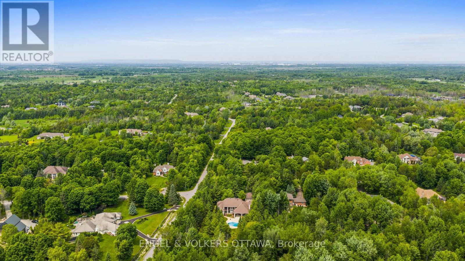 5800 Queenscourt Crescent