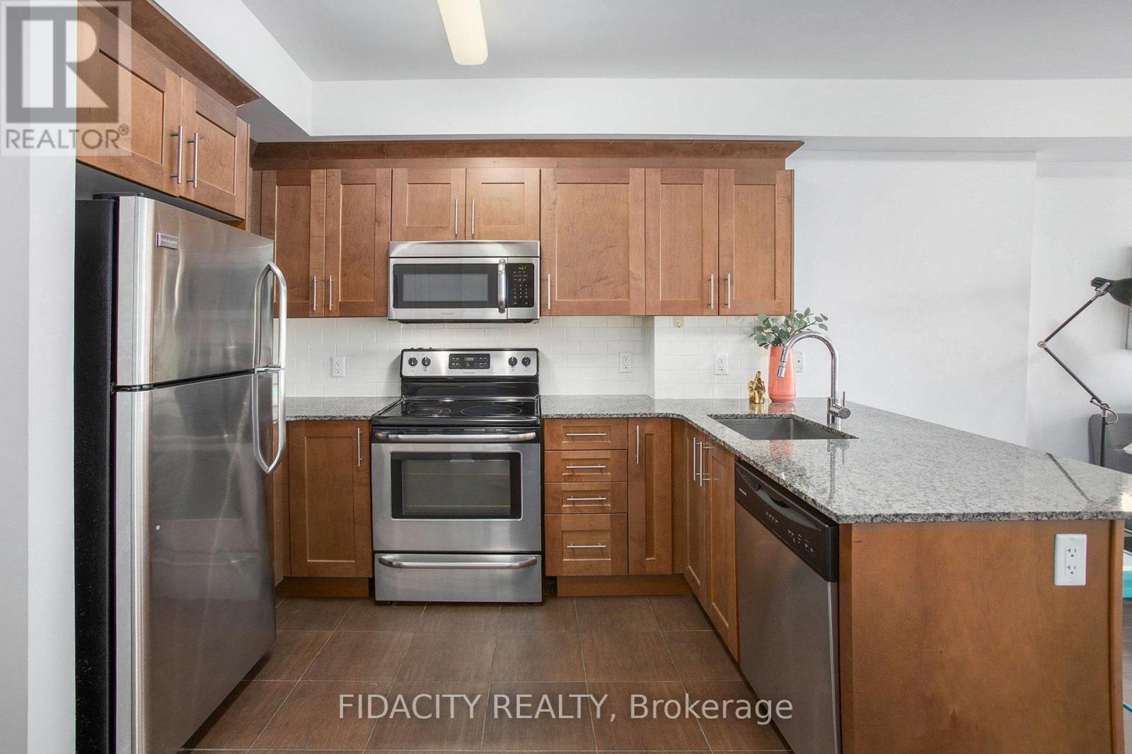 1105 - 242 Rideau Street