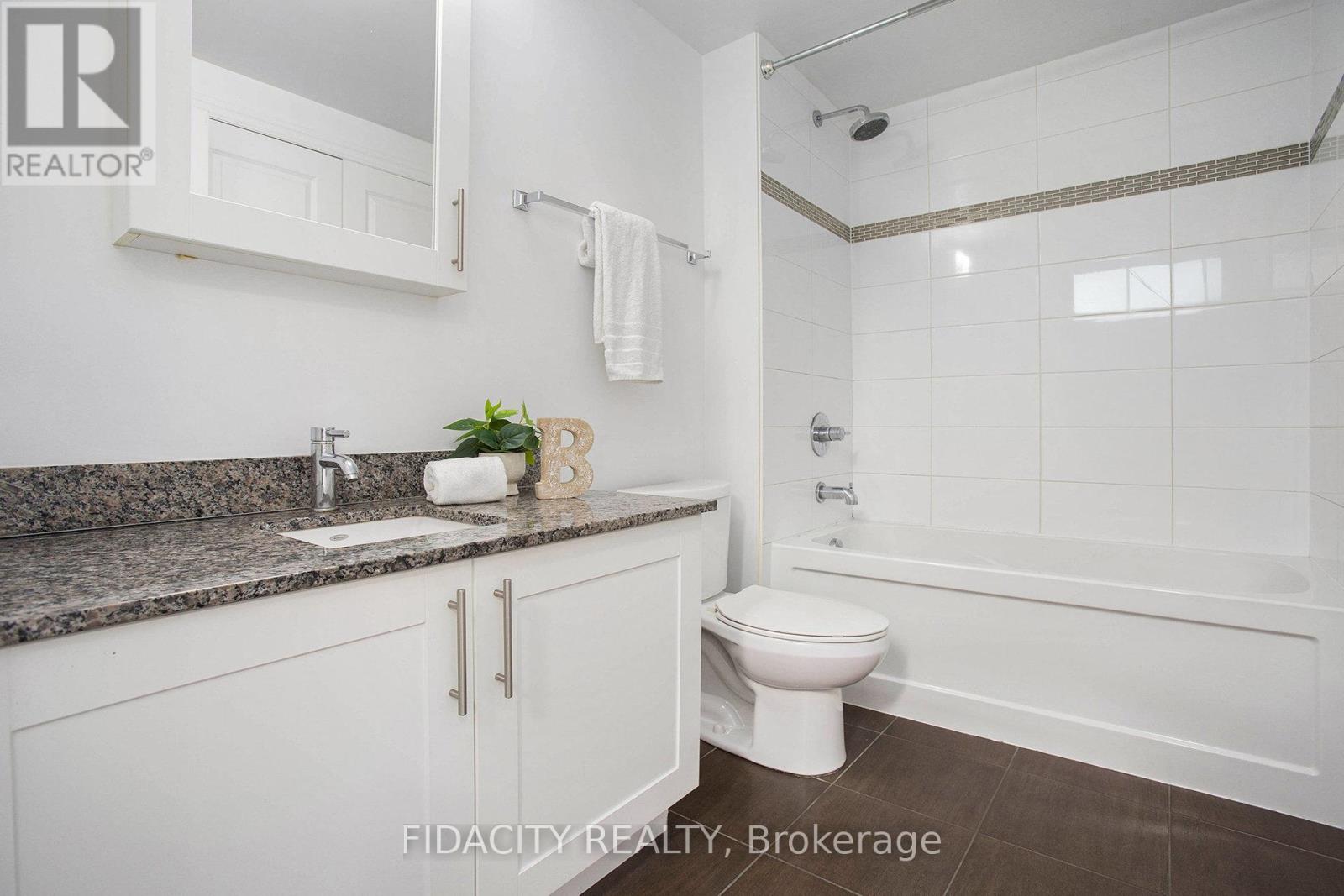 1105 - 242 Rideau Street