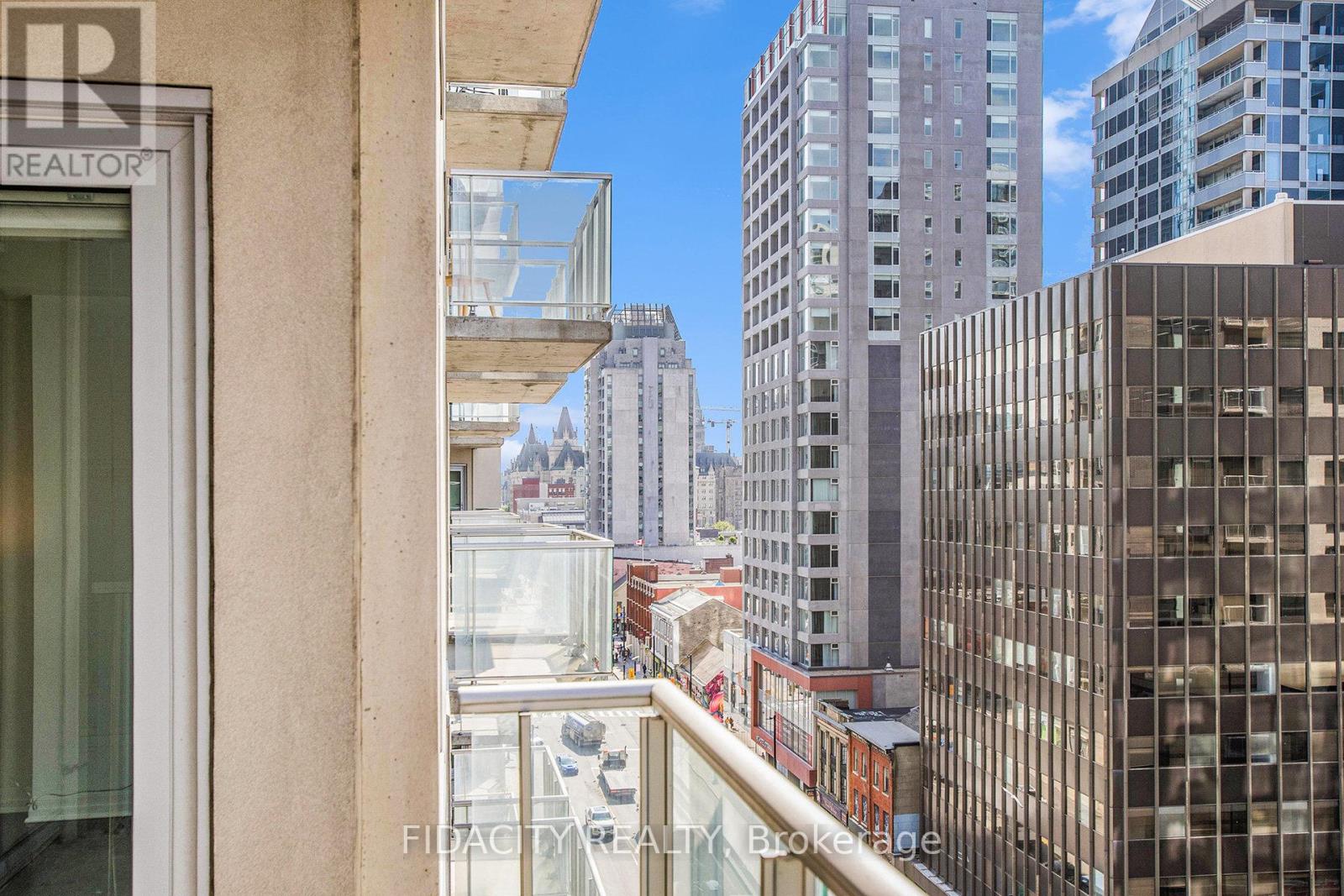 1105 - 242 Rideau Street