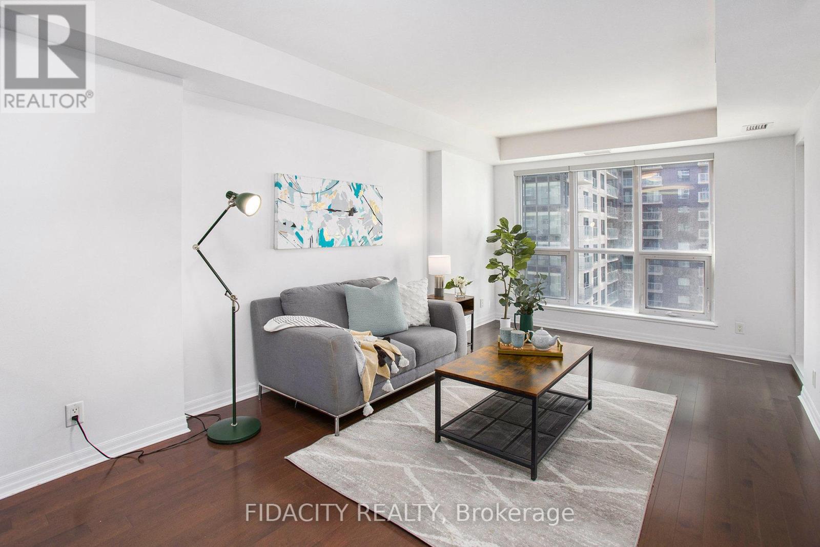 1105 - 242 Rideau Street