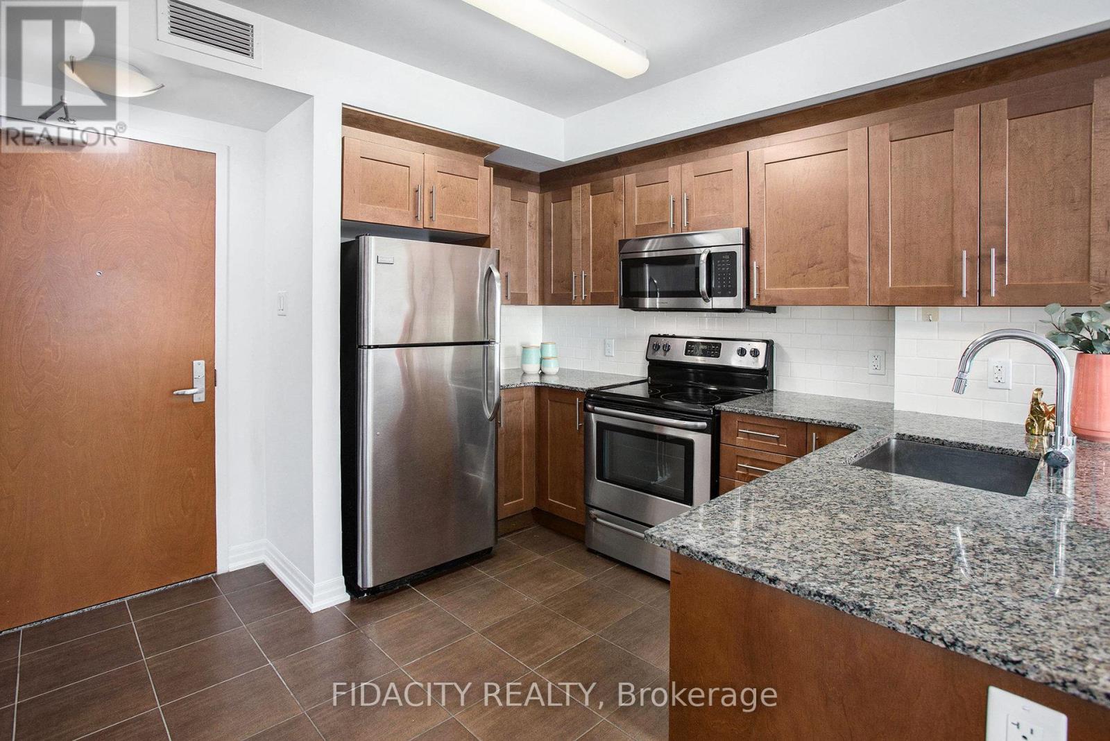 1105 - 242 Rideau Street
