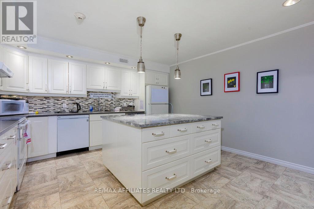 1705 - 1195 Richmond Road