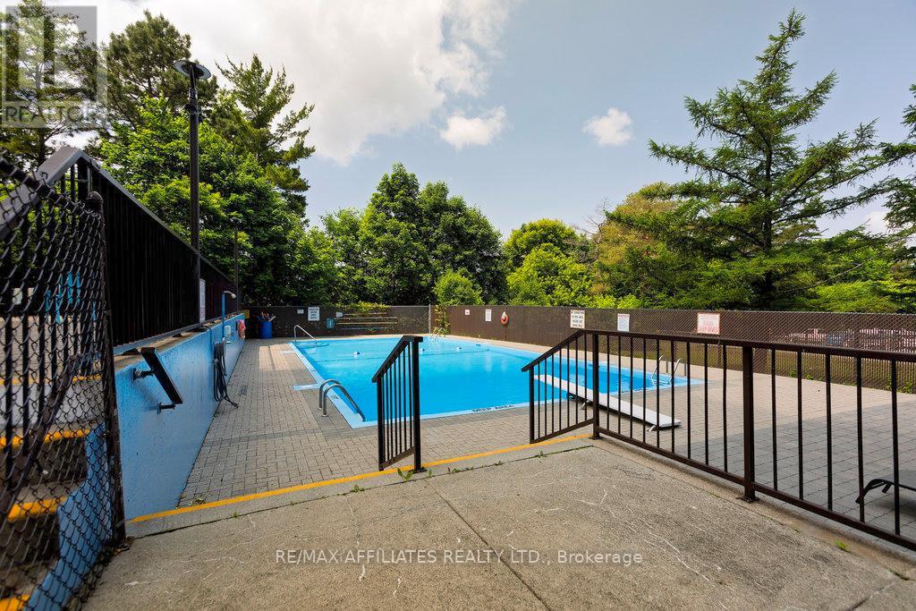 1705 - 1195 Richmond Road