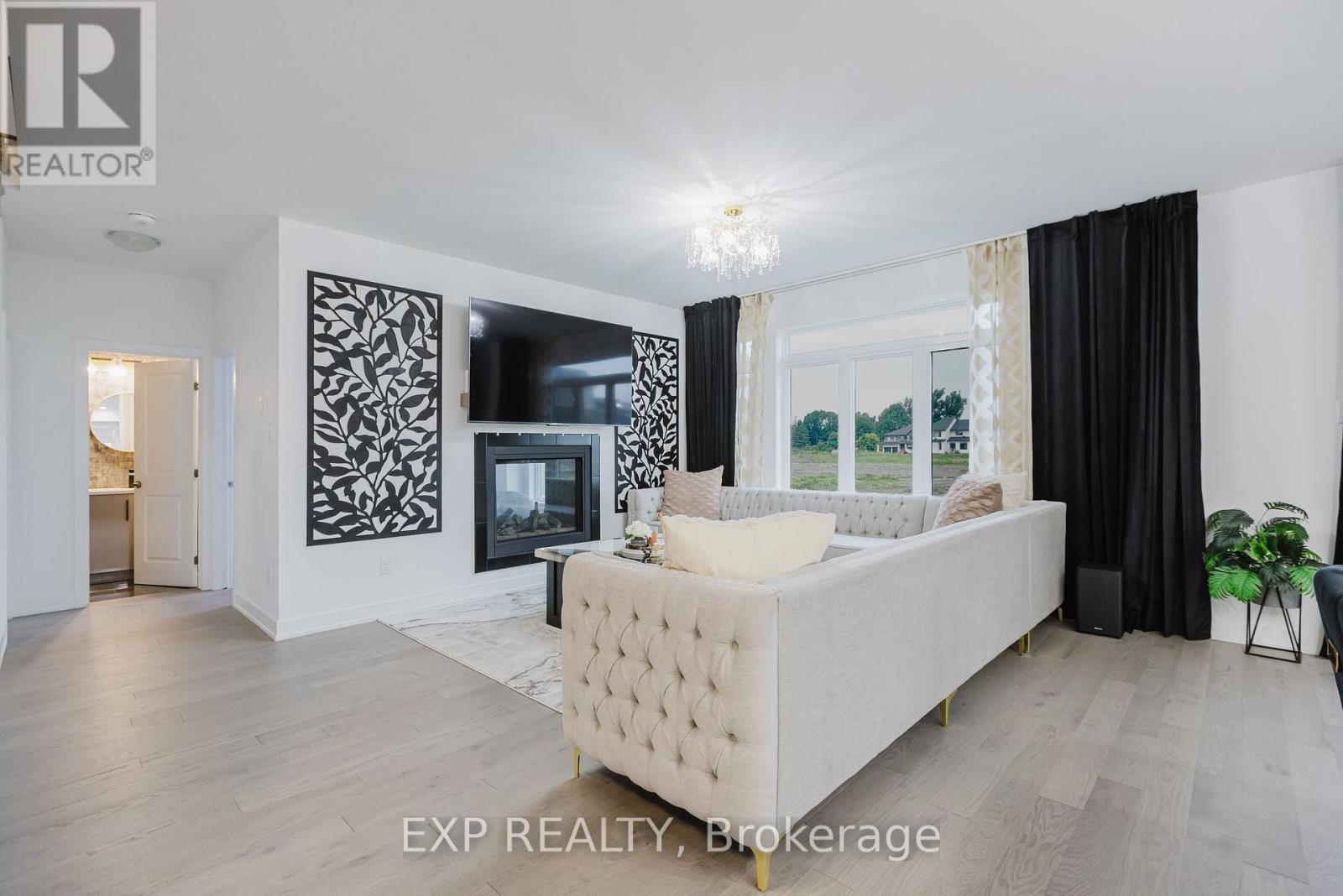 900 Duxbury Lane