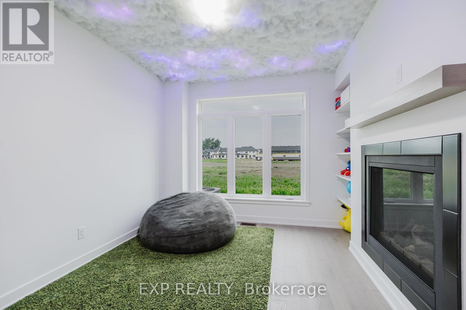 900 Duxbury Lane