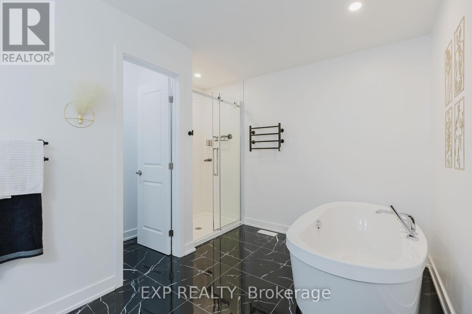 900 Duxbury Lane