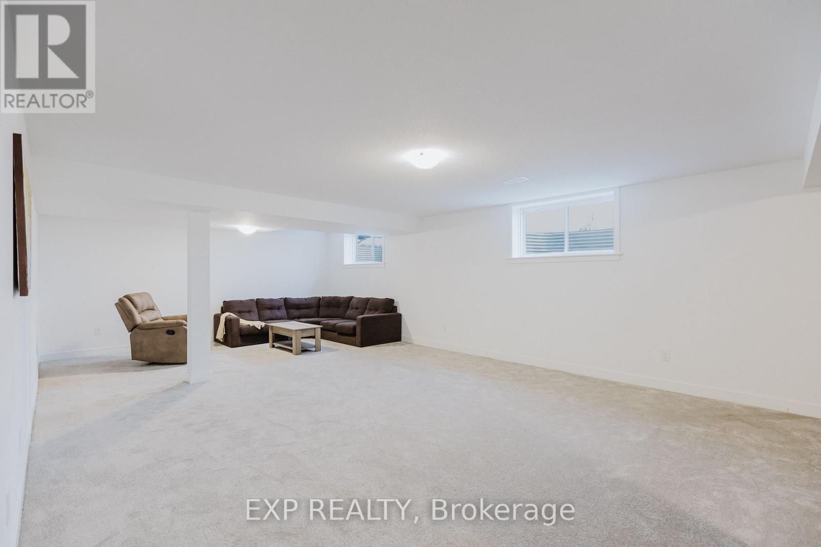 900 Duxbury Lane