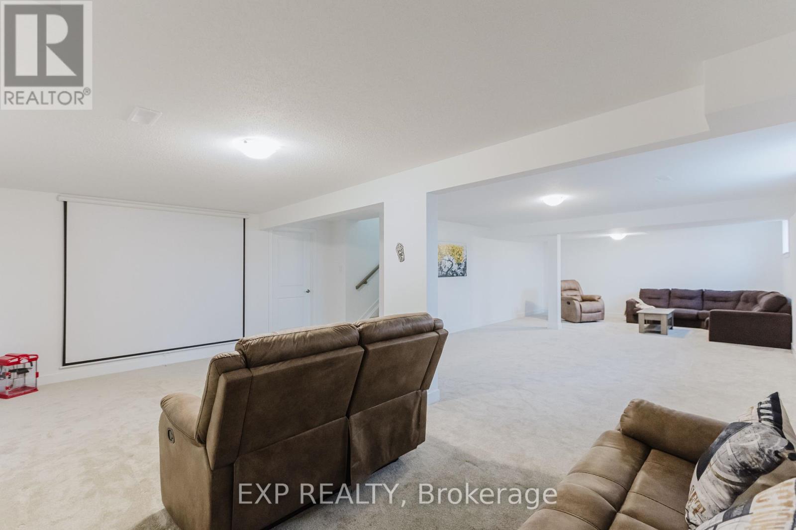 900 Duxbury Lane