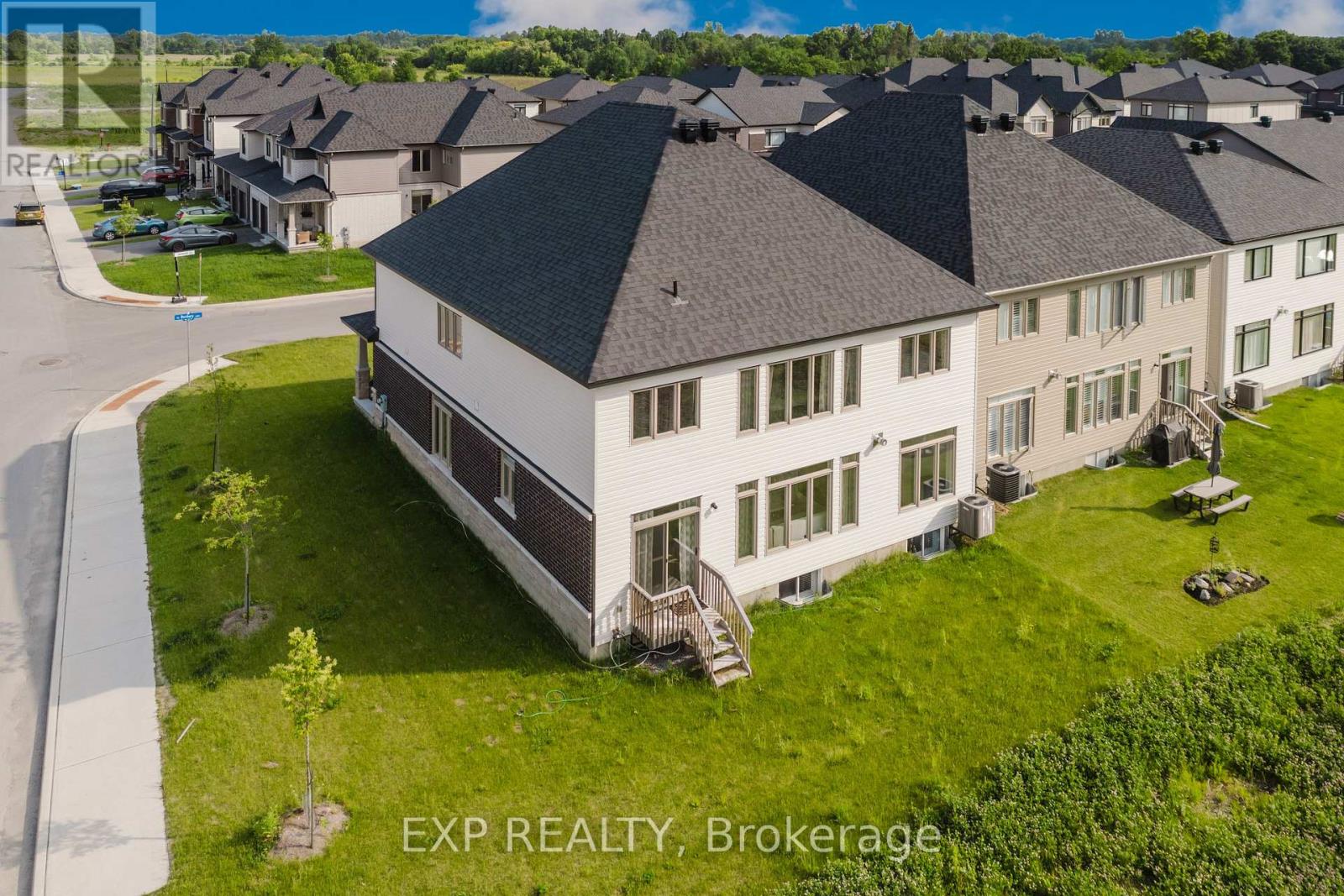 900 Duxbury Lane