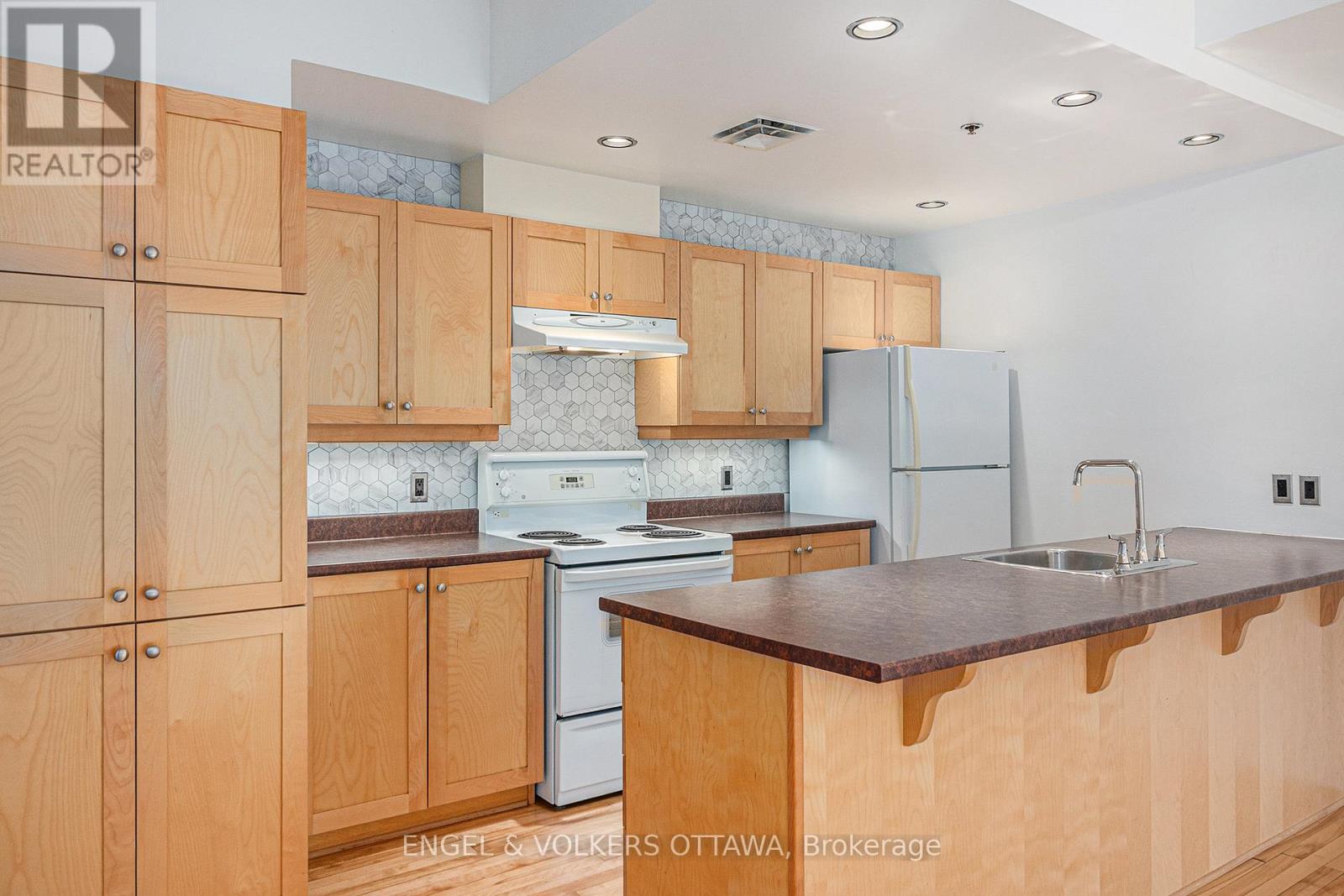 104 - 400 Mcleod Street