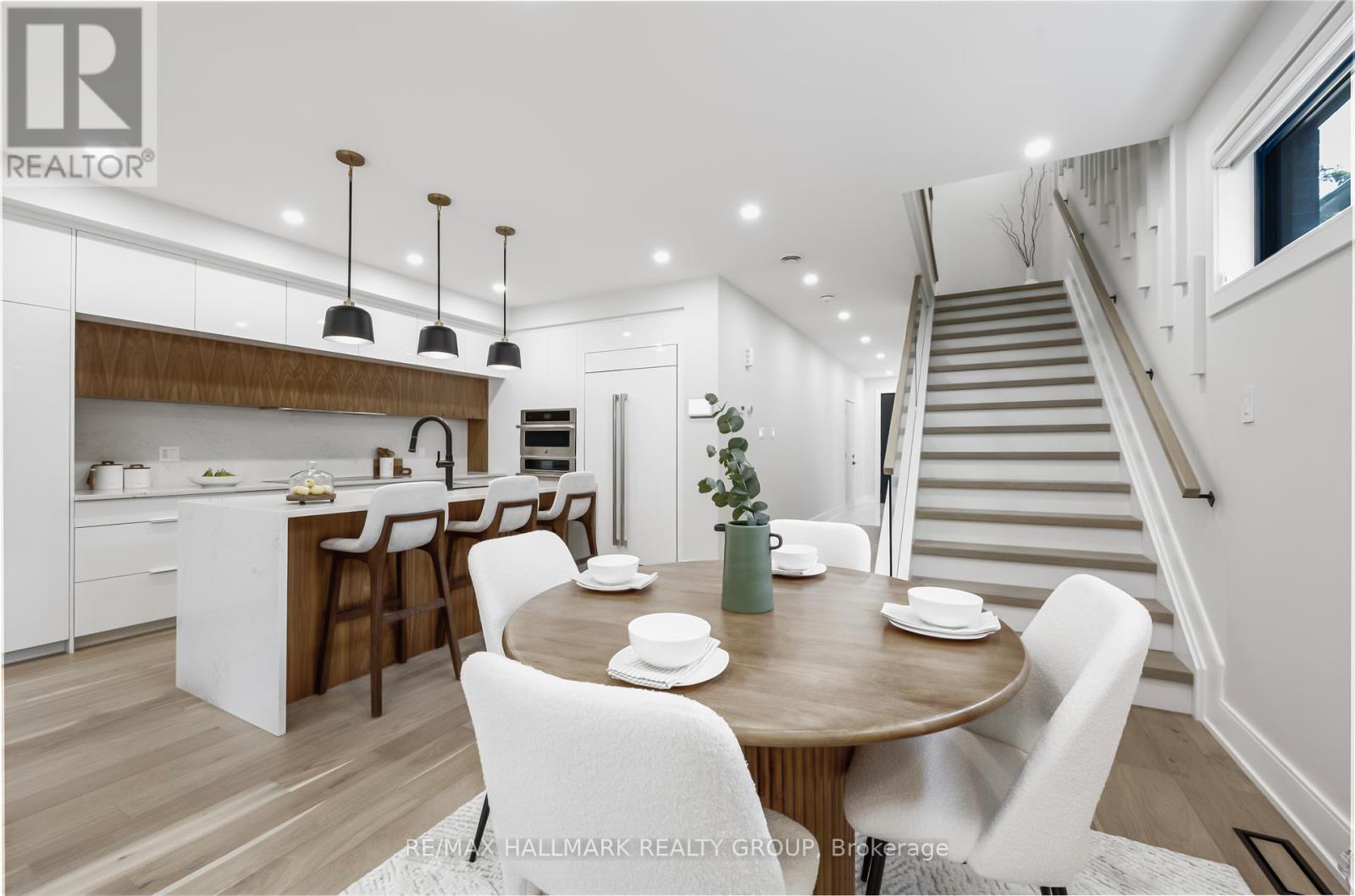 185a 185b Carleton Avenue