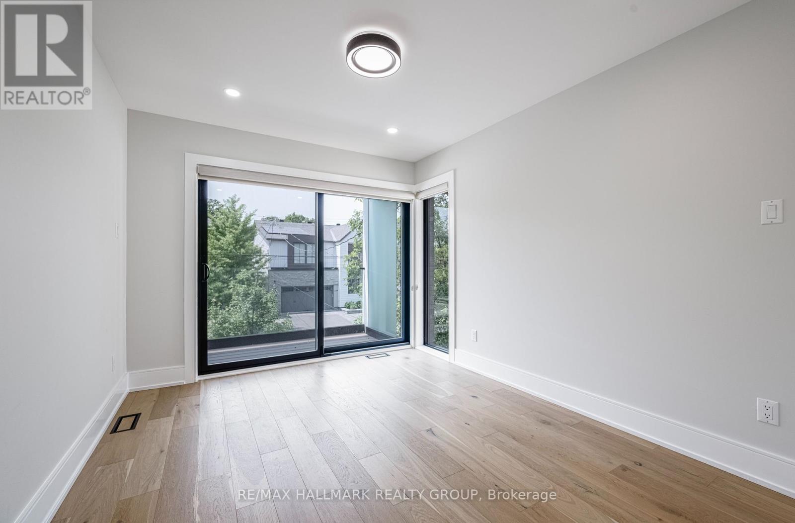185a 185b Carleton Avenue