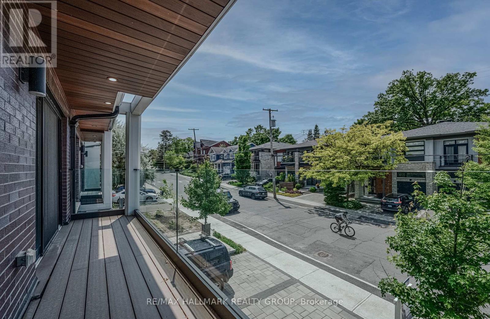 185a 185b Carleton Avenue