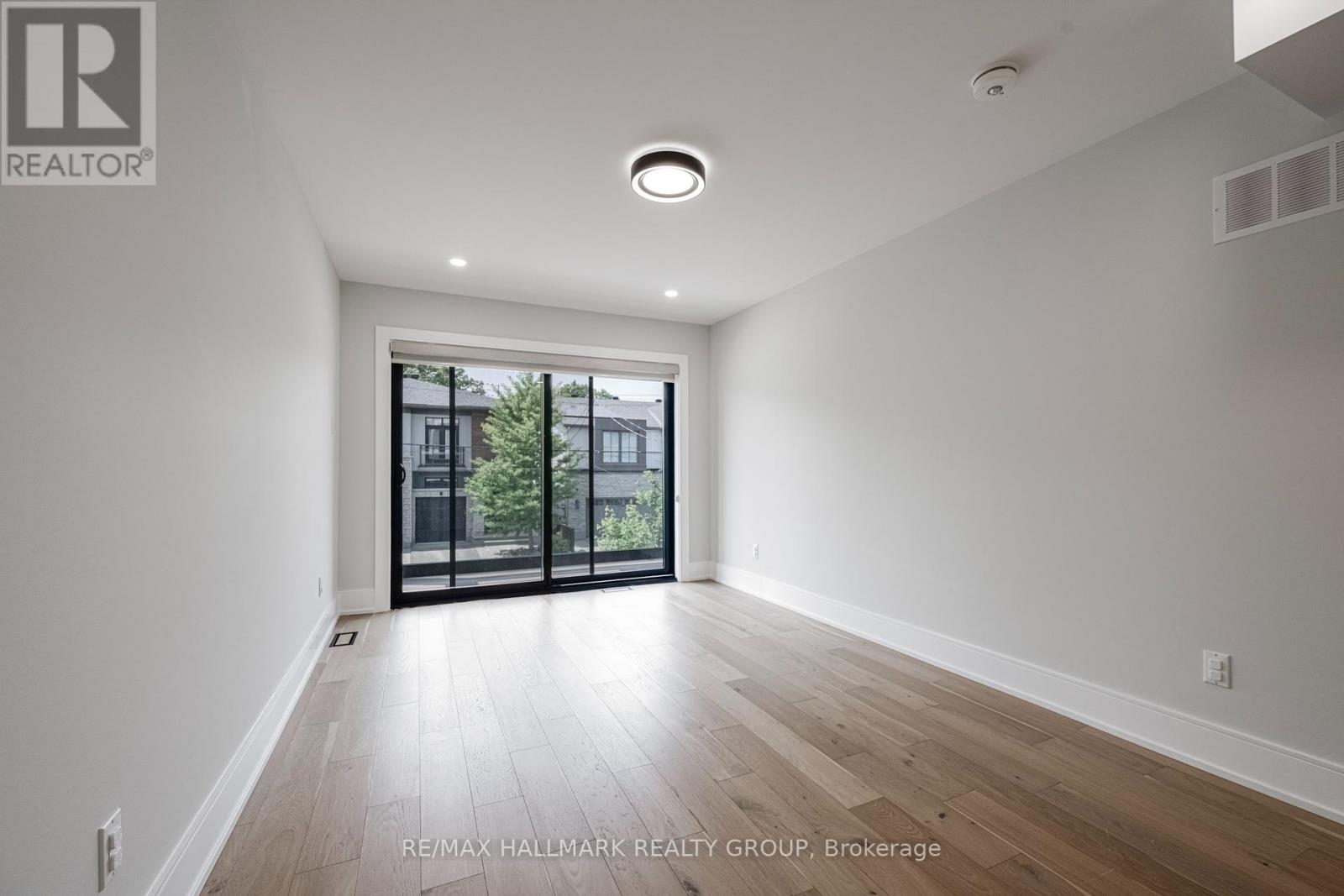 185a 185b Carleton Avenue
