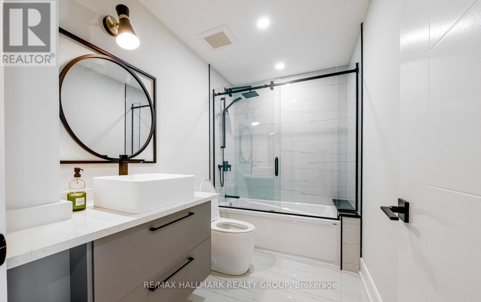185a 185b Carleton Avenue