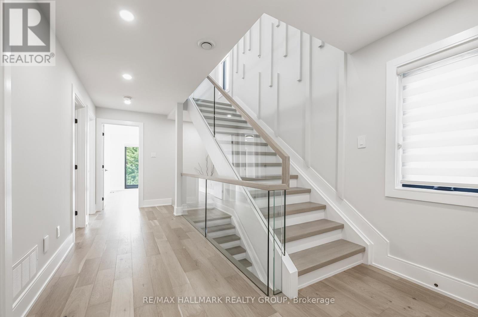 185a 185b Carleton Avenue