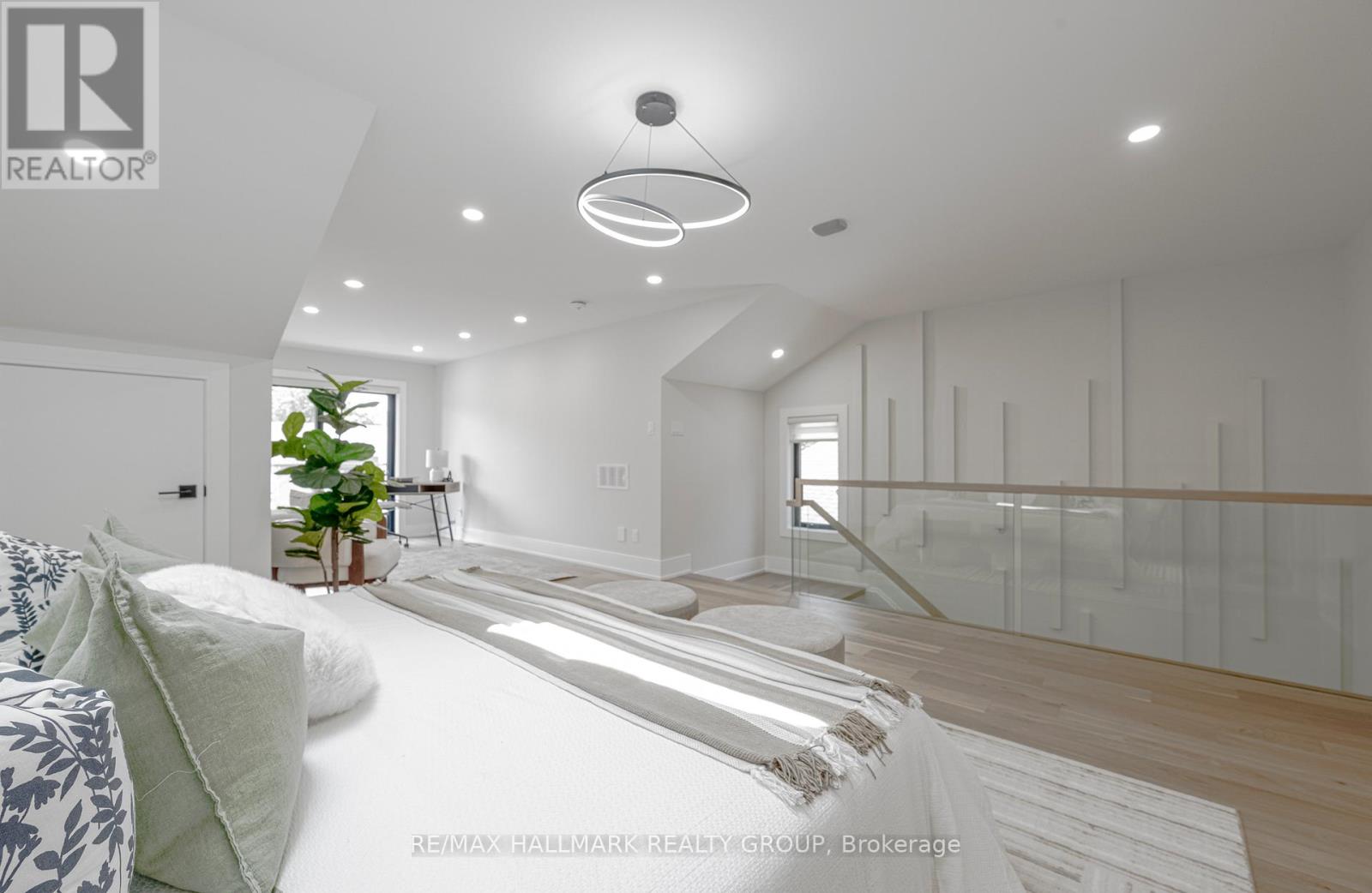 185a 185b Carleton Avenue