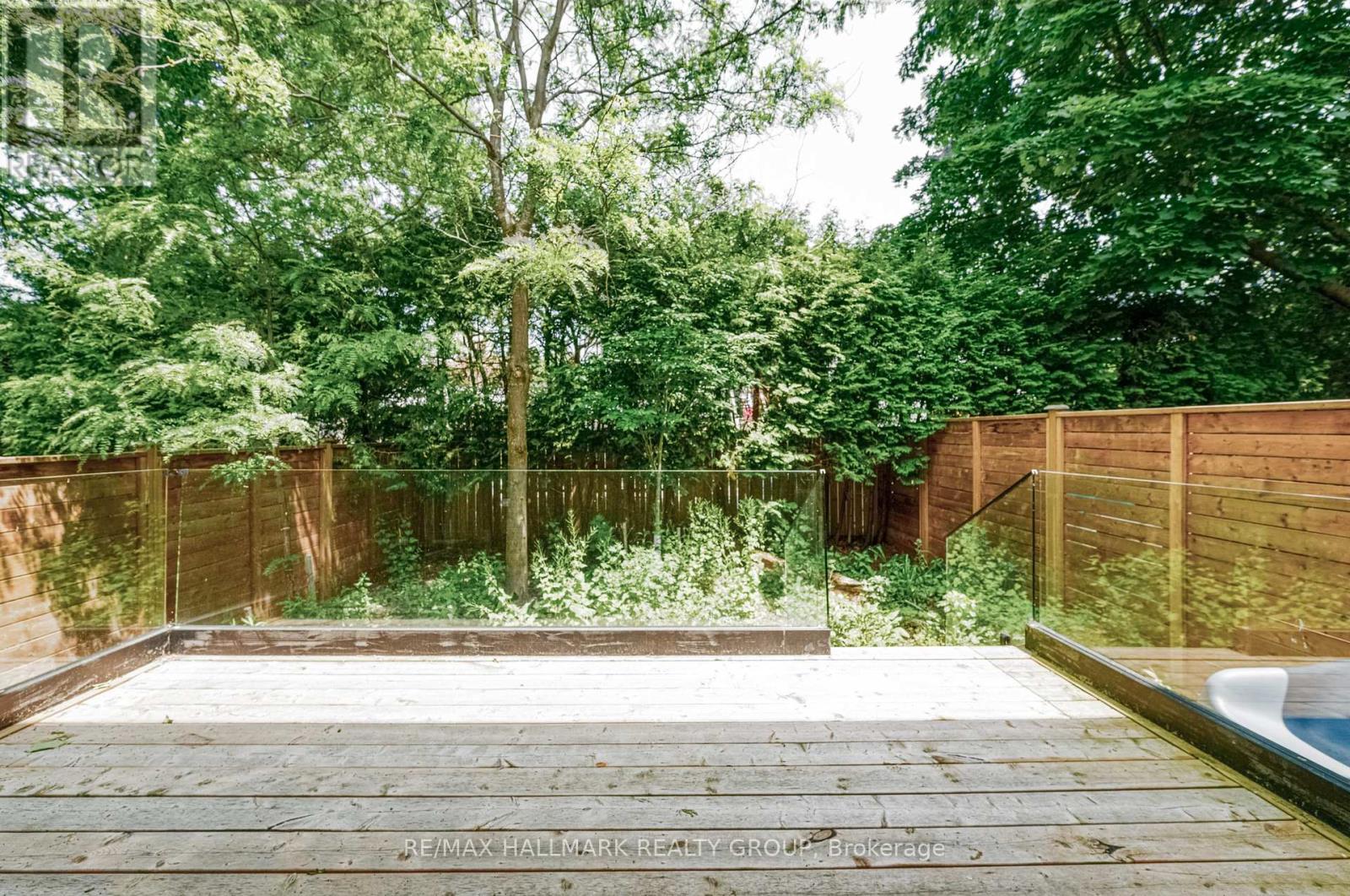 185a 185b Carleton Avenue