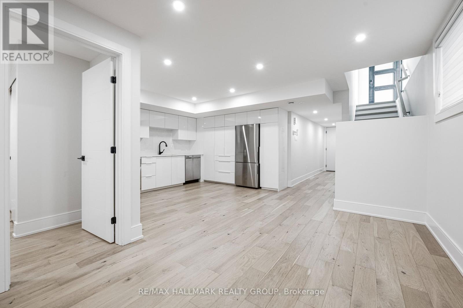 185a 185b Carleton Avenue