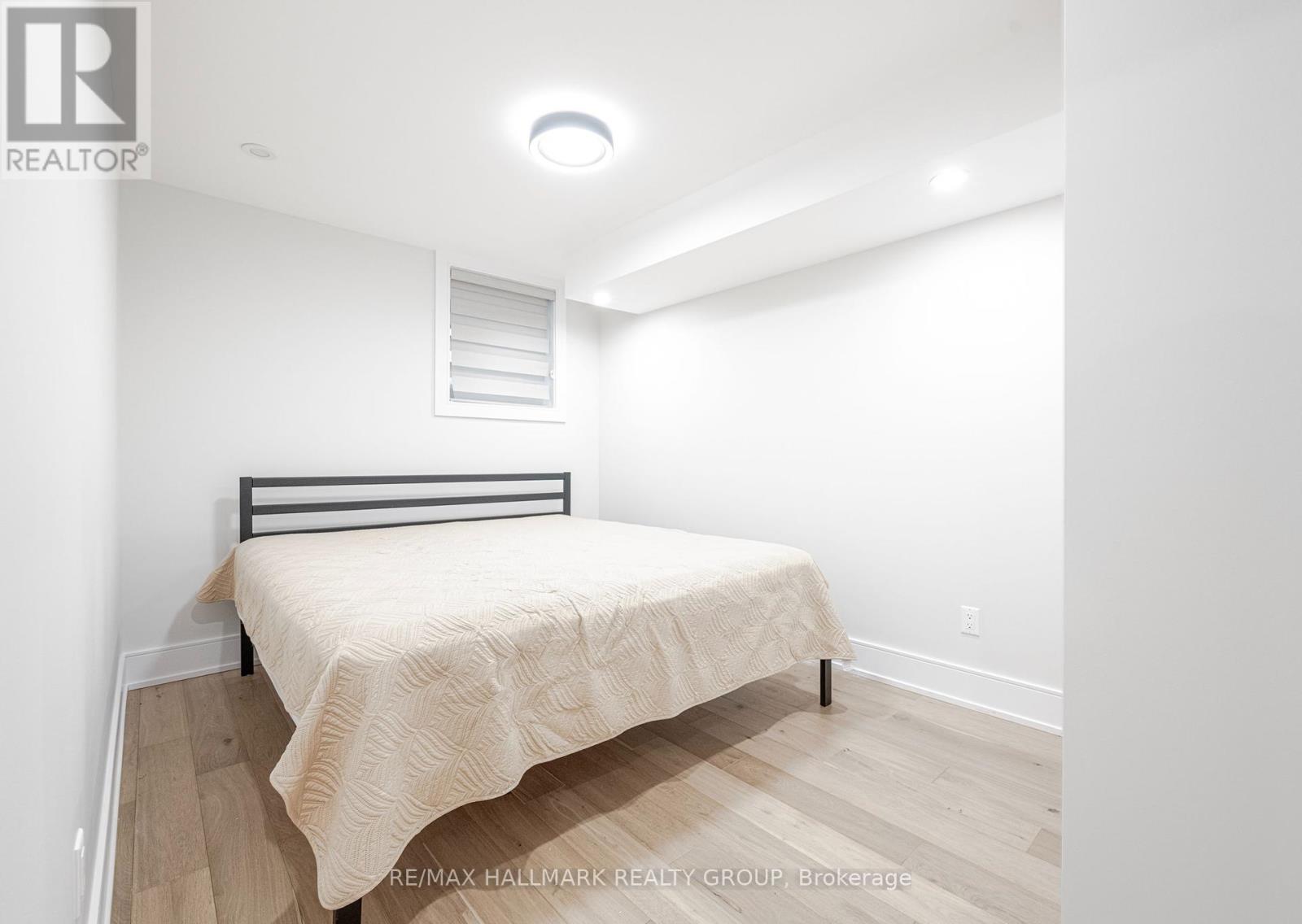 185a 185b Carleton Avenue