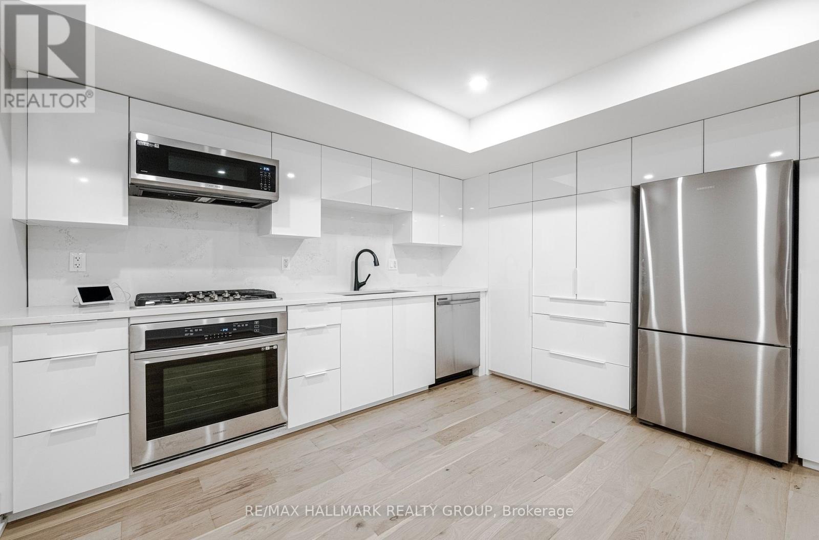 185a 185b Carleton Avenue