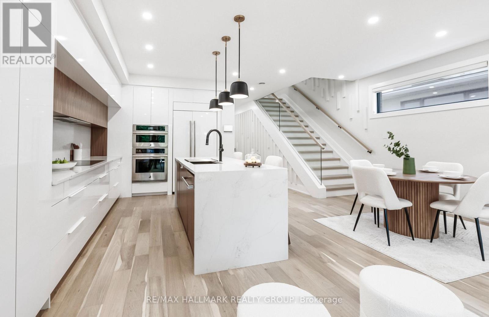 185a 185b Carleton Avenue