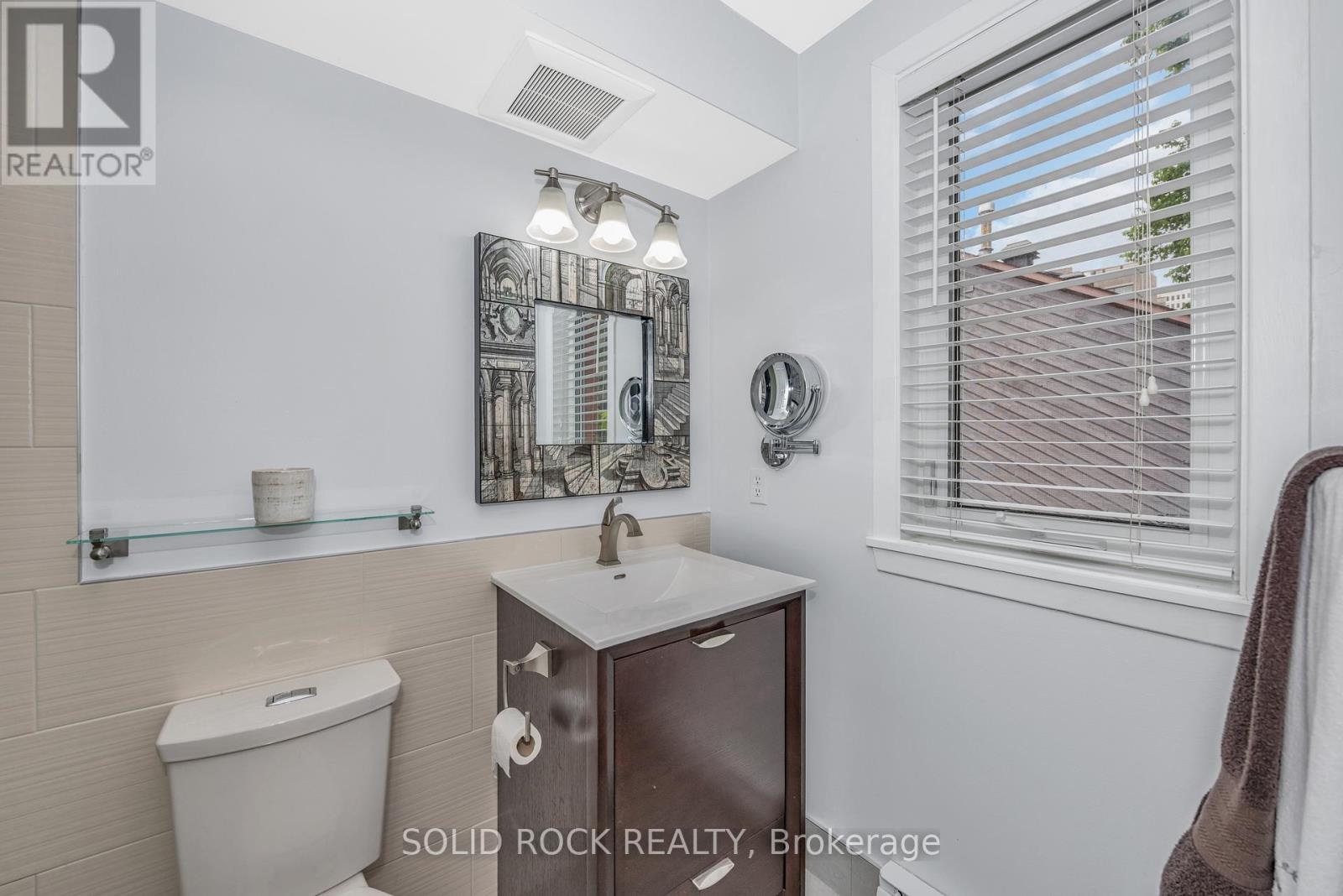 302 - 939 North River Road