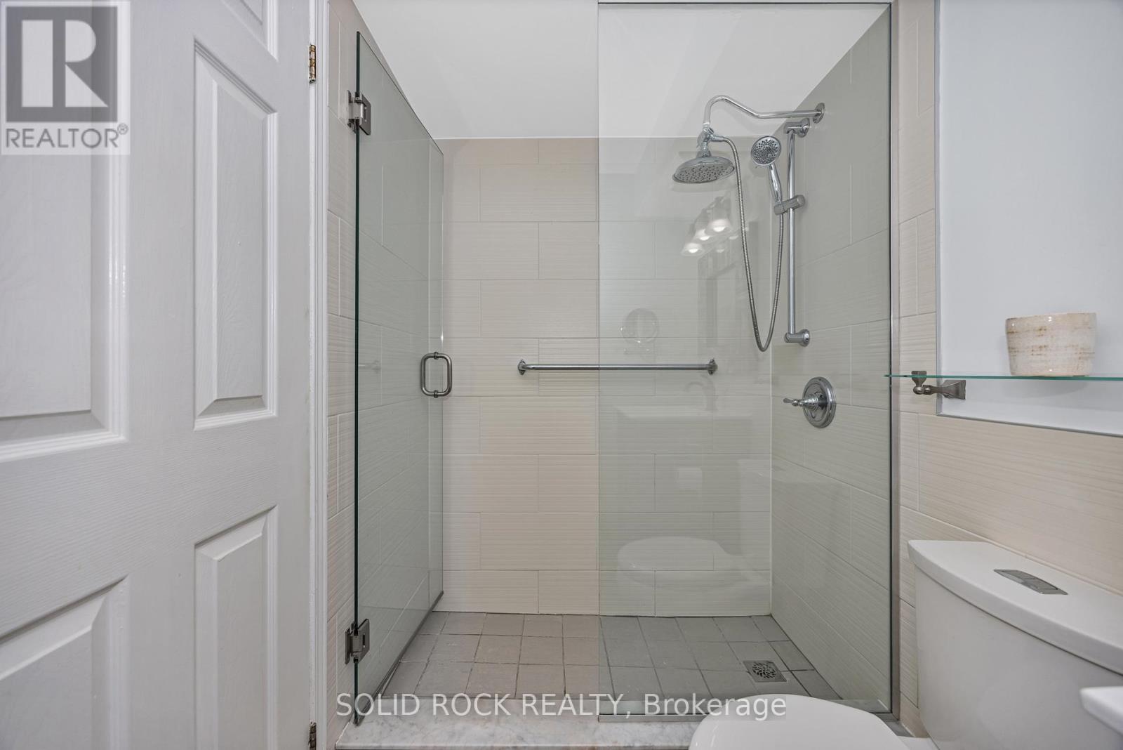 302 - 939 North River Road