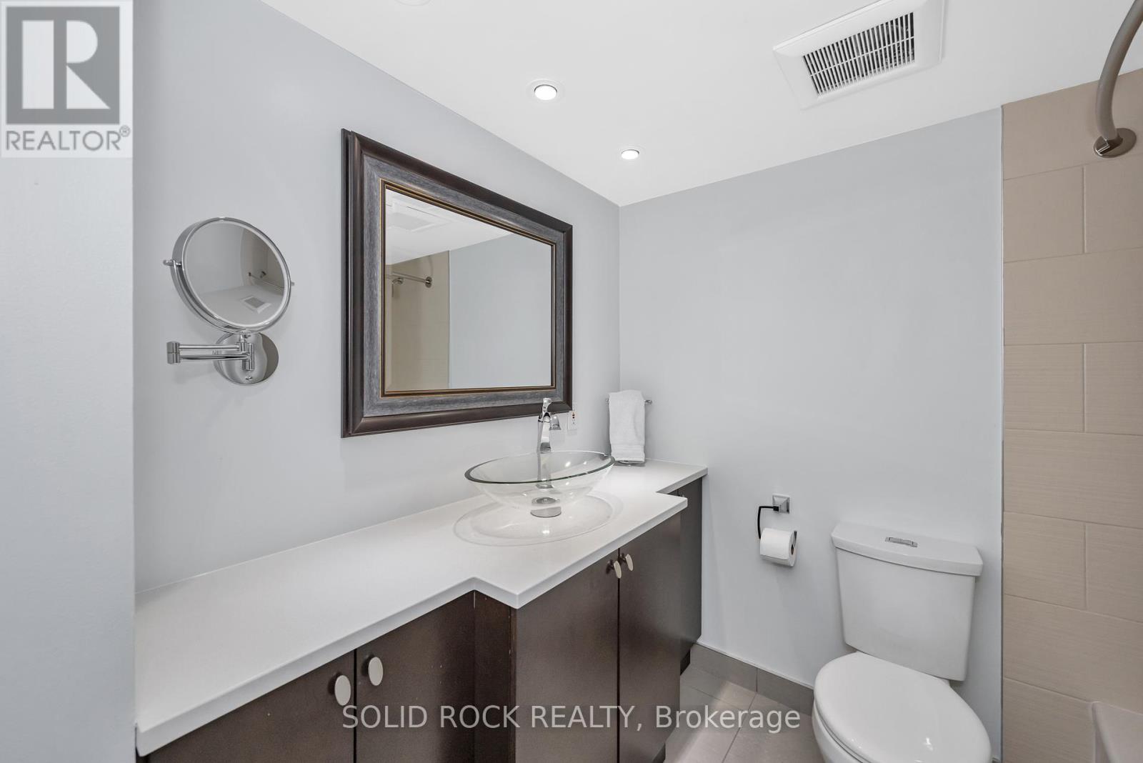 302 - 939 North River Road