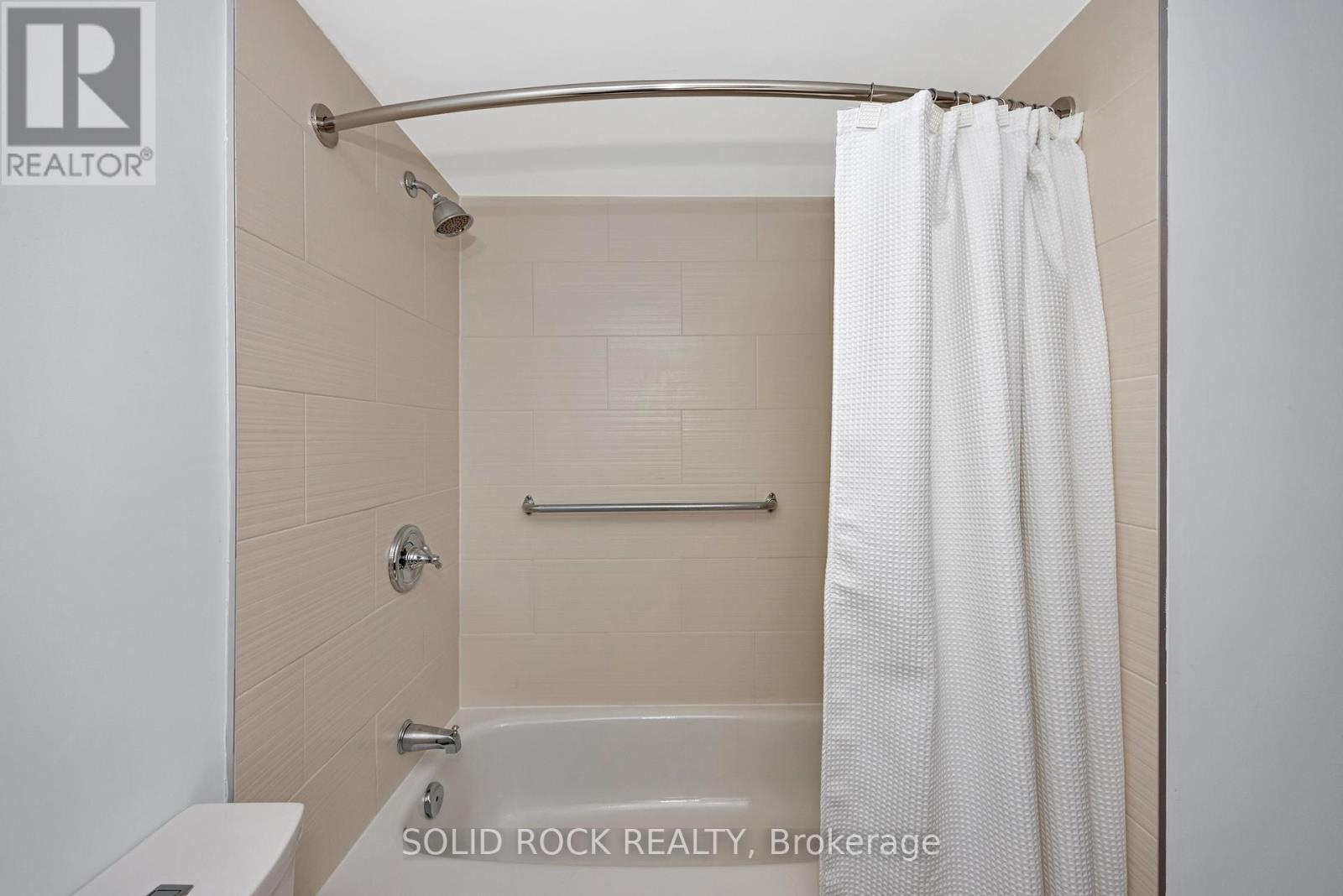 302 - 939 North River Road