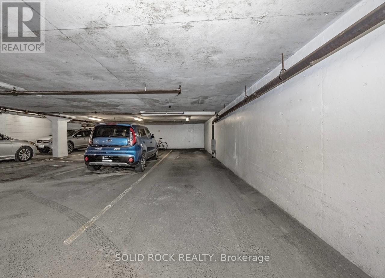 302 - 939 North River Road