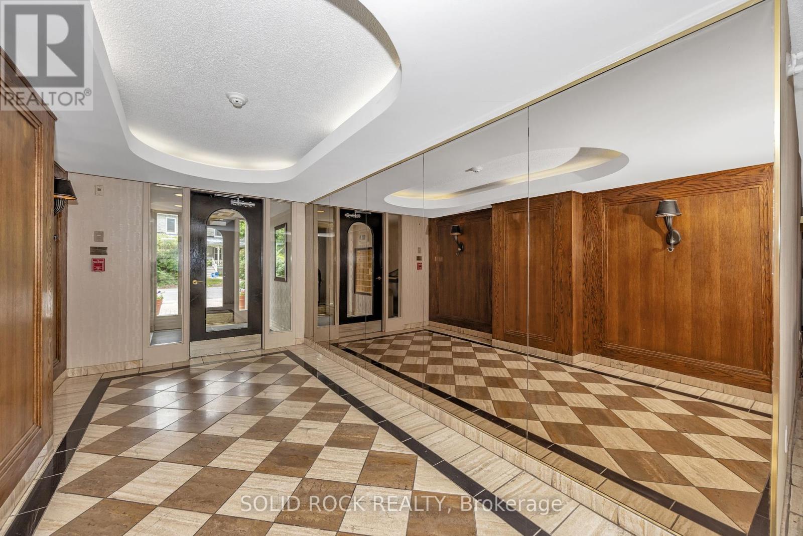 302 - 939 North River Road