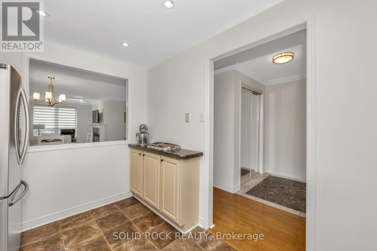 302 - 939 North River Road